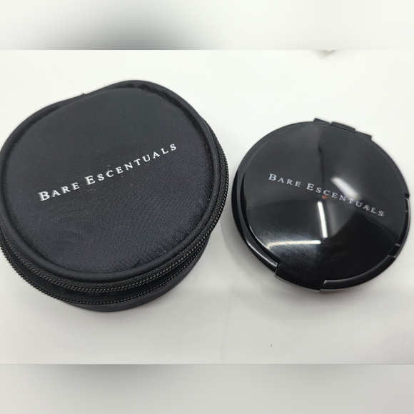 Bare Escentuals Compact with Mirror, Brush, Powder Comparment, & Travel Case - Picture 4 of 6